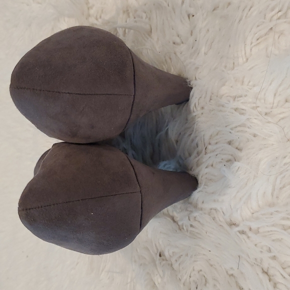 Shoes - Picture 3 of 6